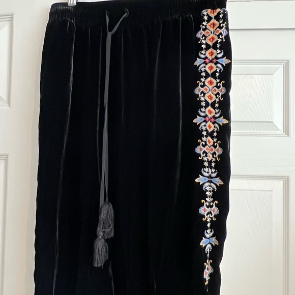 New Johnny Was black silk velvet pants - Picture 3 of 4